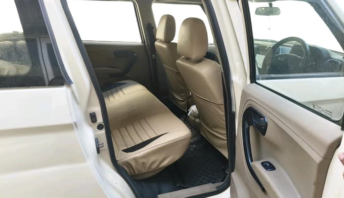 2019 Mahindra TUV300 T6 PLUS, Diesel, Manual, 3,19,623 km, interior