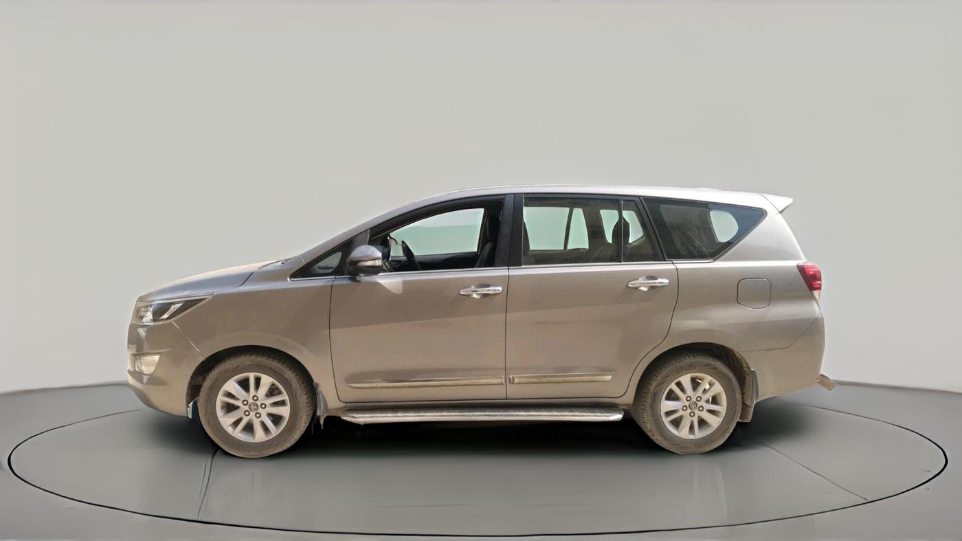 2017 Toyota Innova Crysta 2.4 VX 7 STR, Diesel, Manual, 1,15,627 km, exterior