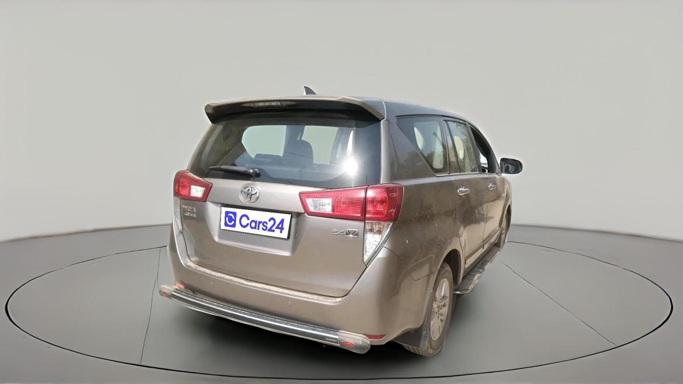 2017 Toyota Innova Crysta 2.4 VX 7 STR, Diesel, Manual, 1,15,627 km, exterior