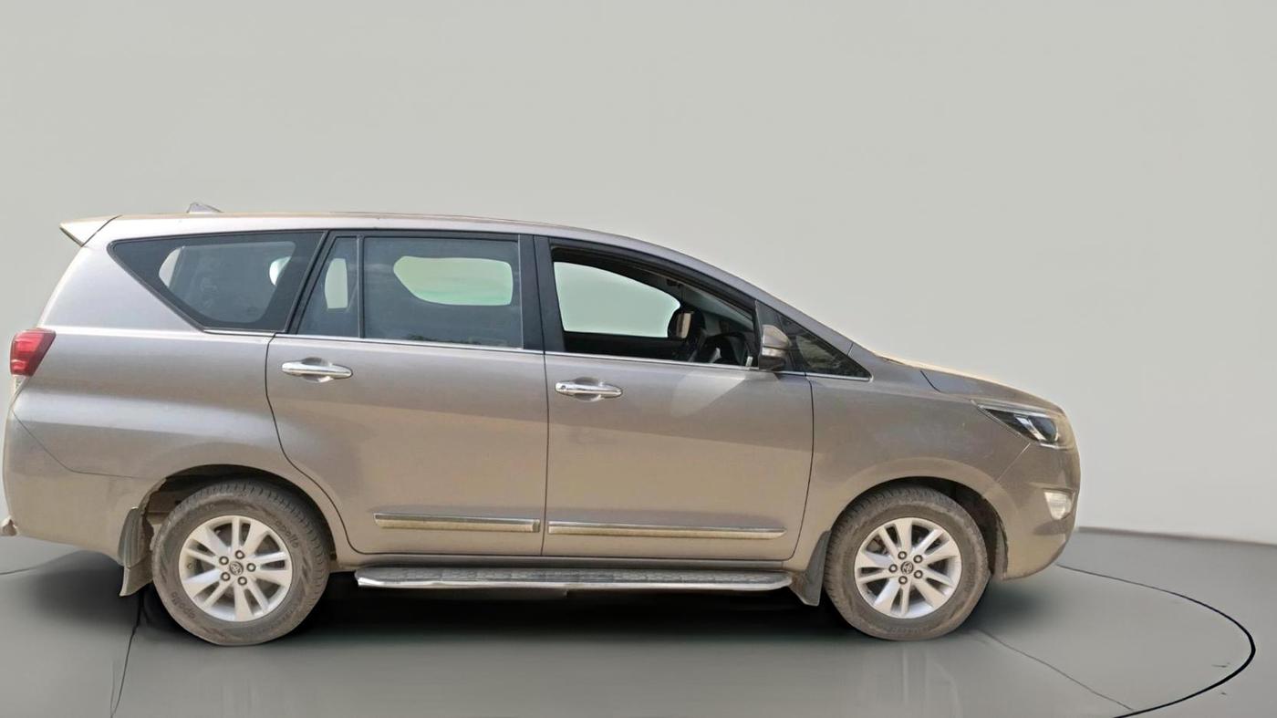 2017 Toyota Innova Crysta 2.4 VX 7 STR, Diesel, Manual, 1,15,627 km, exterior