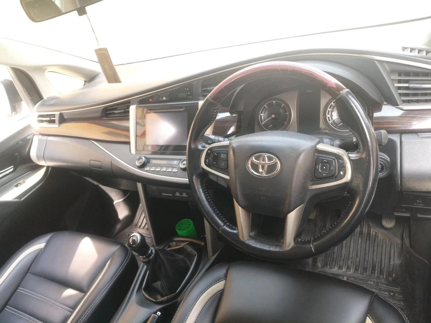 2017 Toyota Innova Crysta 2.4 VX 7 STR, Diesel, Manual, 1,15,627 km, interior