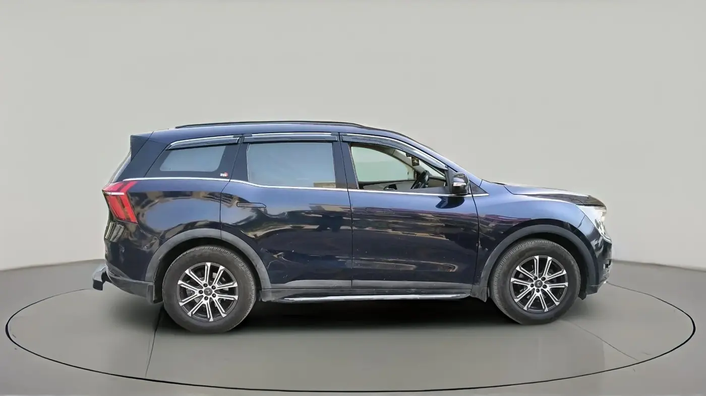 2021 Mahindra XUV700 AX 7 D MT 7 STR, Diesel, Manual, 1,20,443 km, exterior