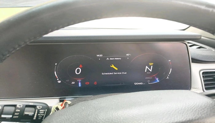 2021 Mahindra XUV700 AX 7 D MT 7 STR, Diesel, Manual, 1,20,443 km, interior