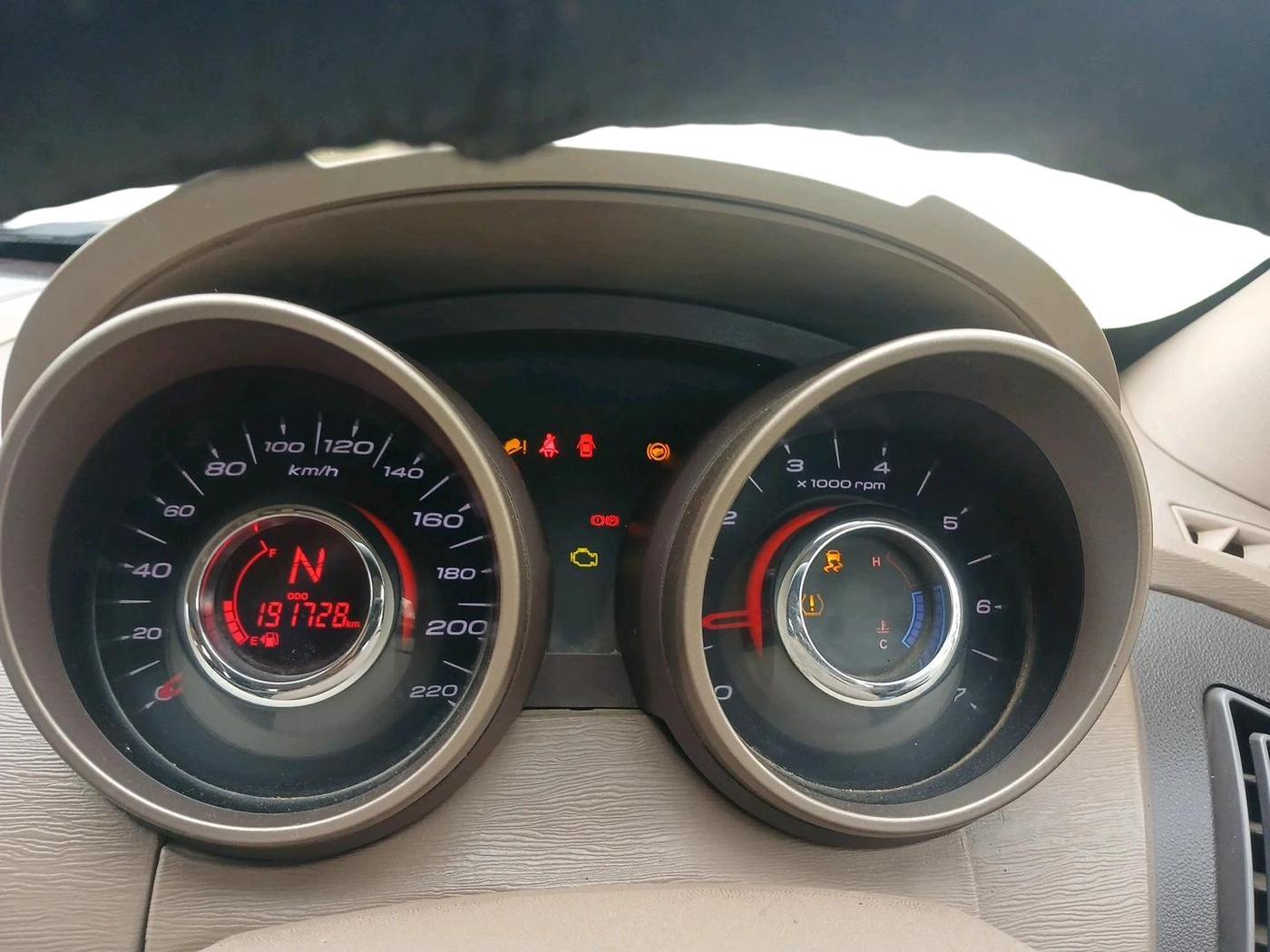 2012 Mahindra XUV500 W8, Diesel, Manual, 1,91,728 km, interior
