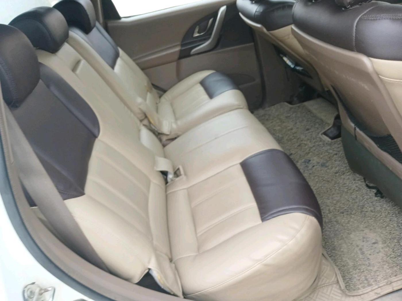 2012 Mahindra XUV500 W8, Diesel, Manual, 1,91,728 km, interior