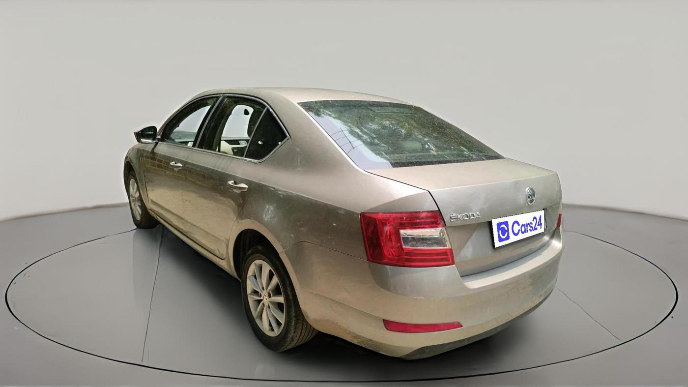 2014 Skoda Octavia ELEGANCE 2.0 TDI AT, Diesel, Automatic, 99,760 km, exterior
