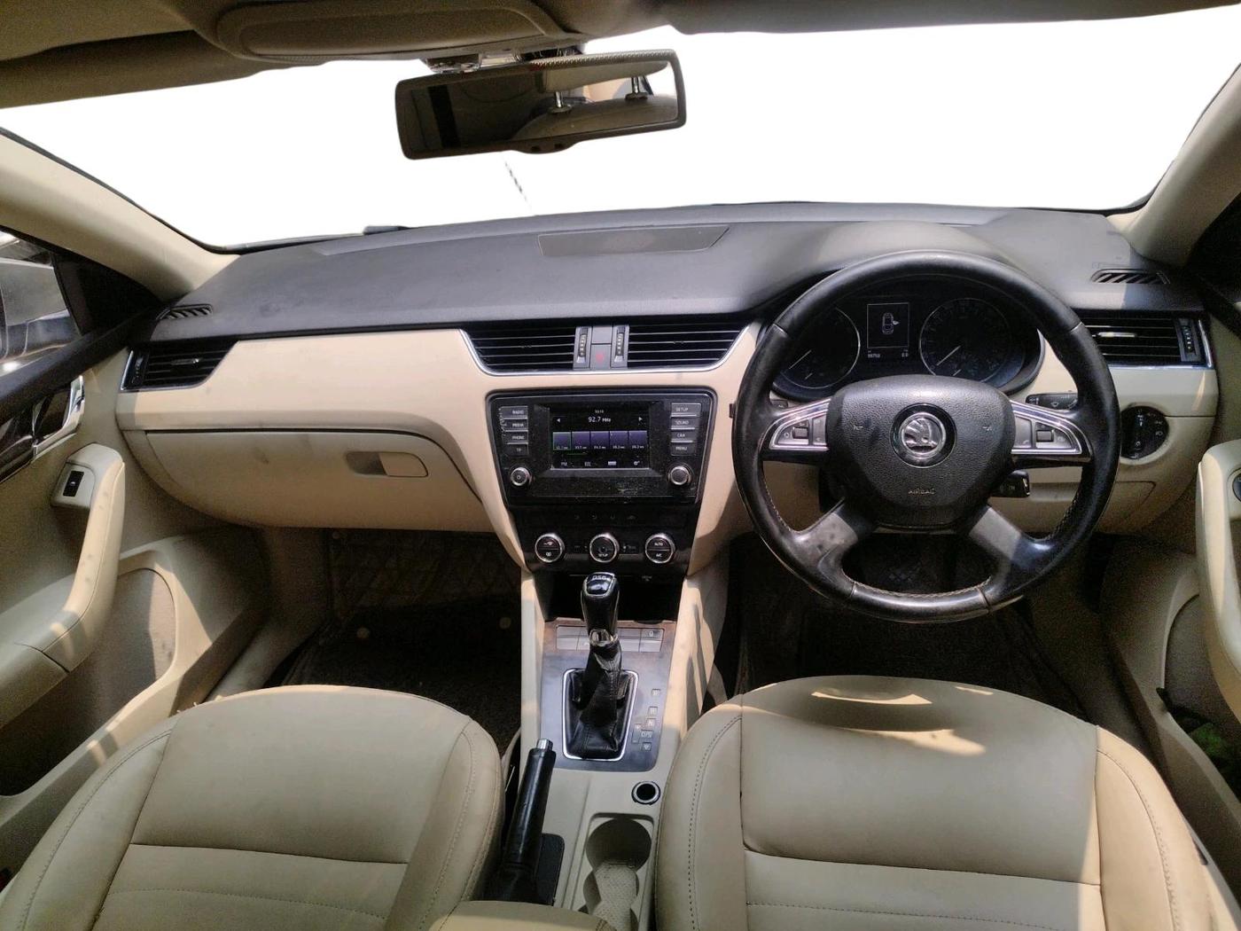 2014 Skoda Octavia ELEGANCE 2.0 TDI AT, Diesel, Automatic, 99,760 km, interior