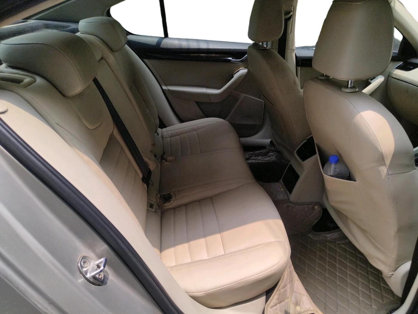 2014 Skoda Octavia ELEGANCE 2.0 TDI AT, Diesel, Automatic, 99,760 km, interior