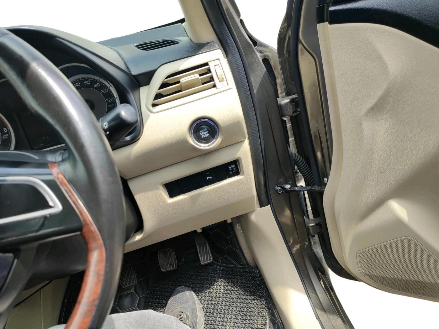 2018 Maruti Dzire ZXI, Petrol, Manual, 39,993 km, interior