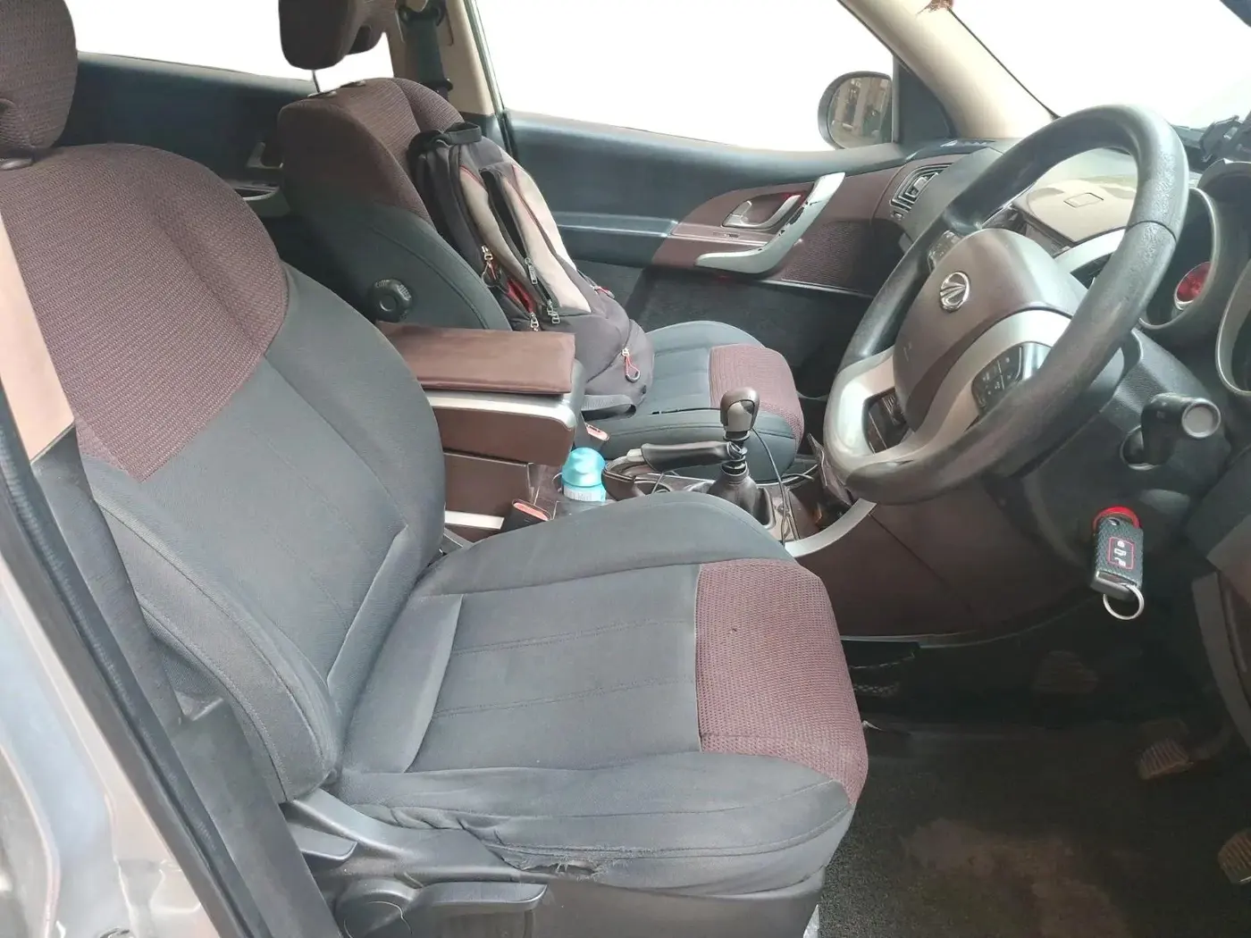 2013 Mahindra XUV500 W6, Diesel, Manual, 1,27,379 km, interior