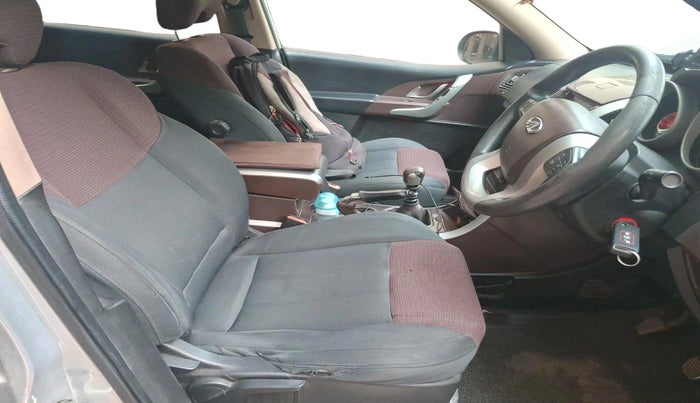 2013 Mahindra XUV500 W6, Diesel, Manual, 1,27,379 km, interior
