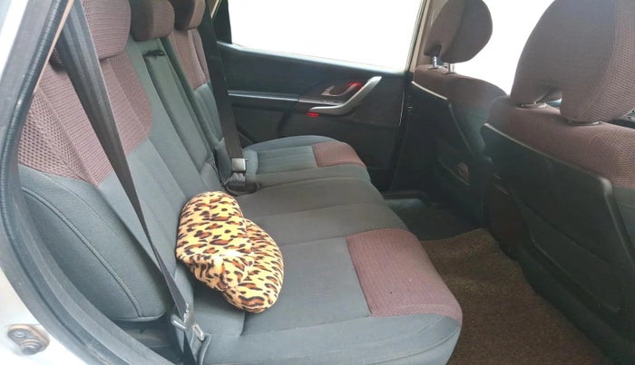 2013 Mahindra XUV500 W6, Diesel, Manual, 1,27,379 km, interior