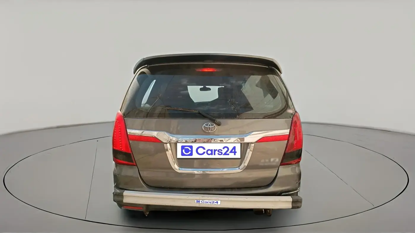 2014 Toyota Innova 2.5 ZX 7 STR, Diesel, Manual, 1,86,601 km, exterior