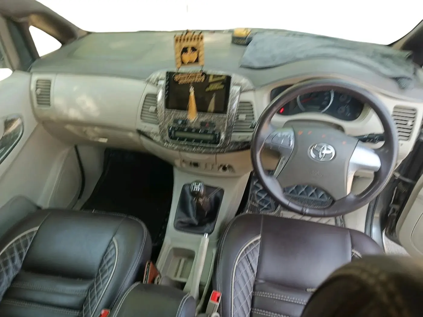2014 Toyota Innova 2.5 ZX 7 STR, Diesel, Manual, 1,86,601 km, interior