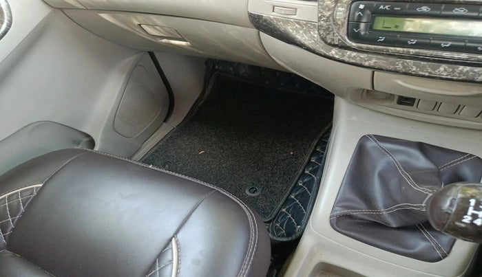 2014 Toyota Innova 2.5 ZX 7 STR, Diesel, Manual, 1,83,351 km, interior