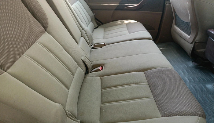 2015 Mahindra XUV500 W4, Diesel, Manual, 1,03,919 km, interior