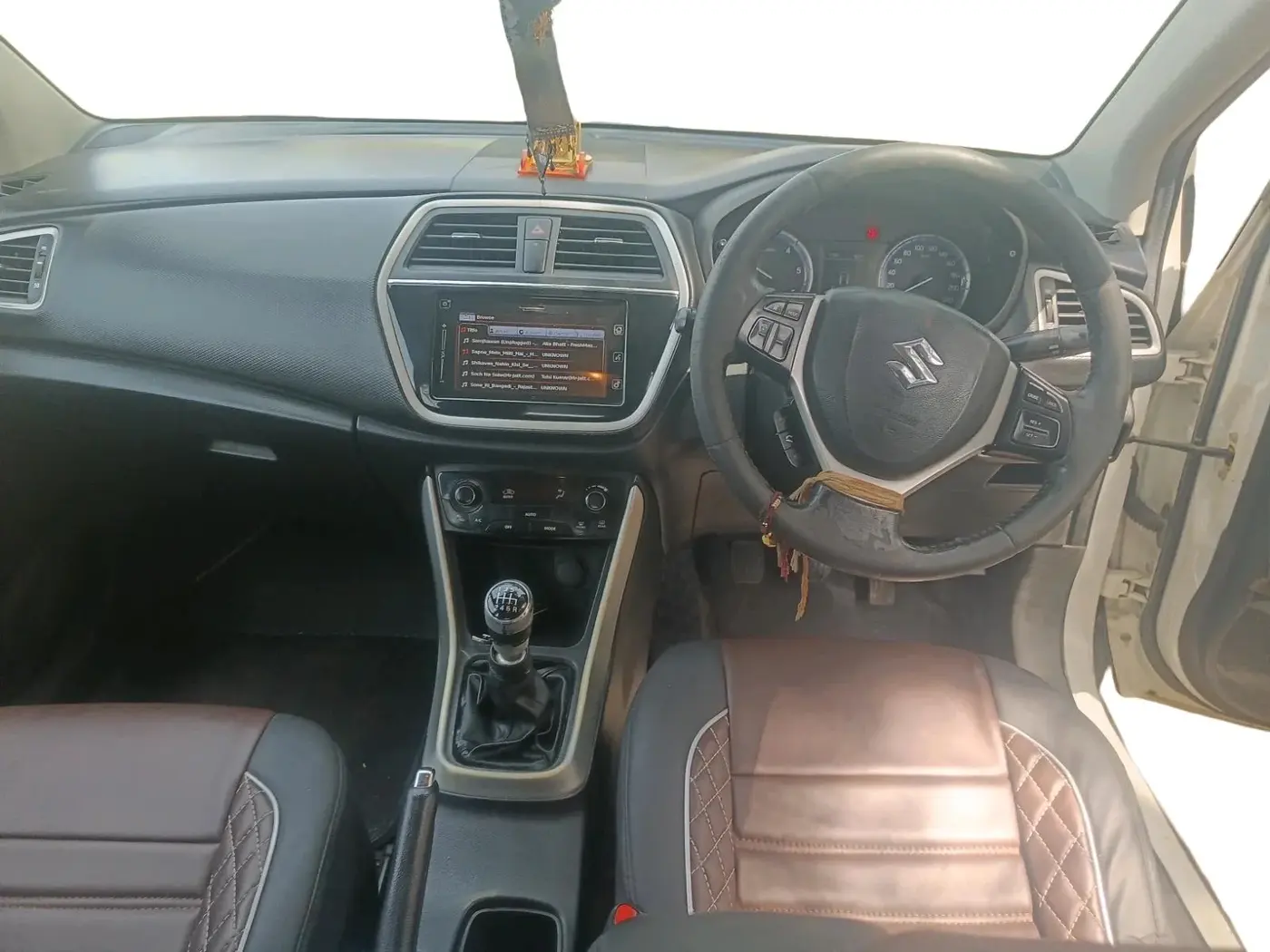 2017 Maruti S Cross ALPHA 1.6, Diesel, Manual, 1,20,574 km, interior