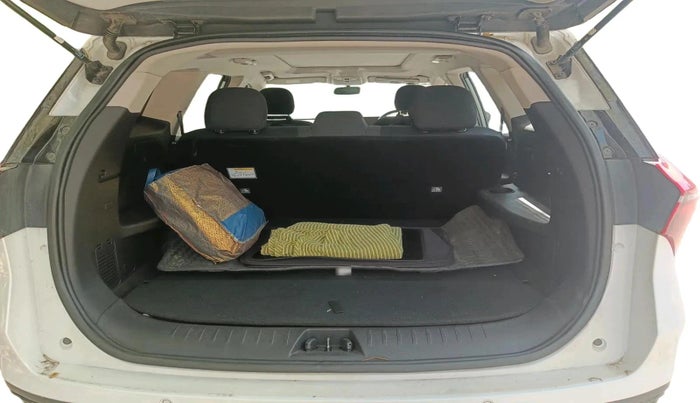 2023 Mahindra XUV700 AX 5 P AT 5 STR, Petrol, Automatic, 25,446 km, exterior