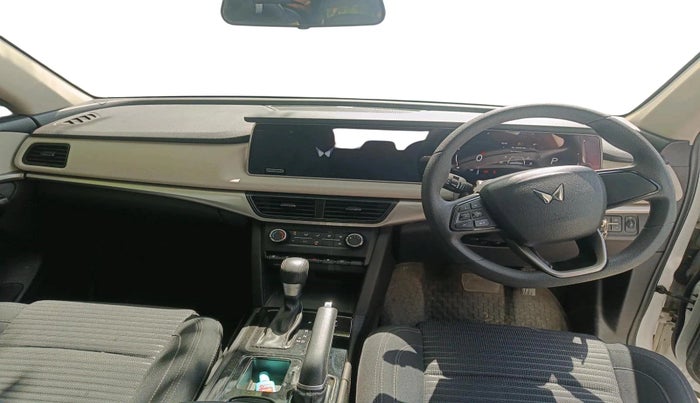 2023 Mahindra XUV700 AX 5 P AT 5 STR, Petrol, Automatic, 25,446 km, interior