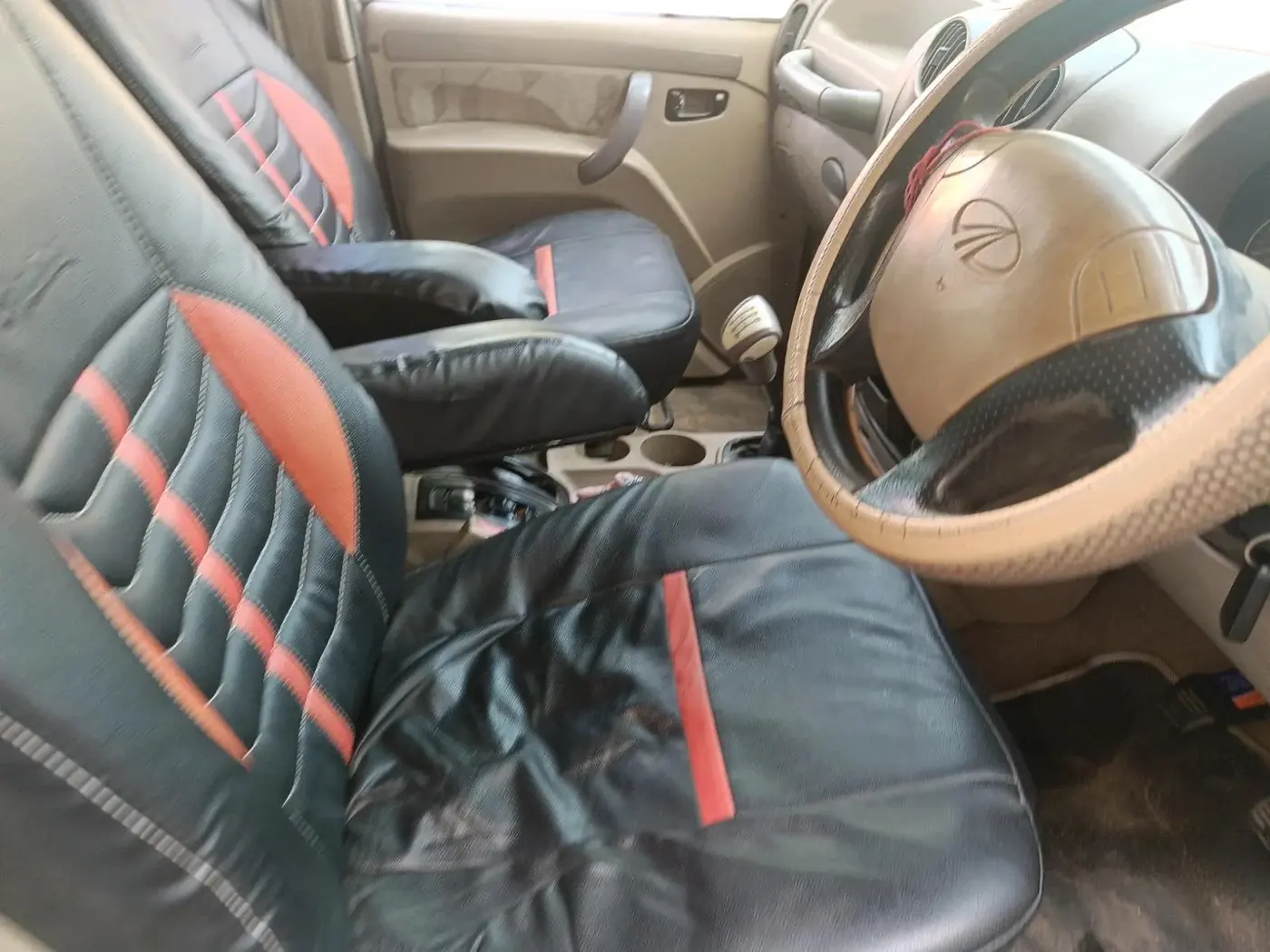 2011 Mahindra Scorpio SLE, Diesel, Manual, 86,508 km, interior