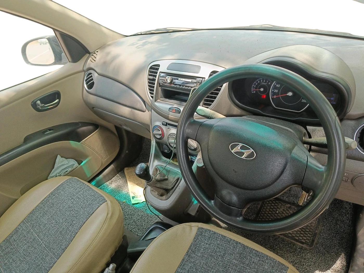 2011 Hyundai i10 MAGNA 1.2, Petrol, Manual, 96,944 km, interior