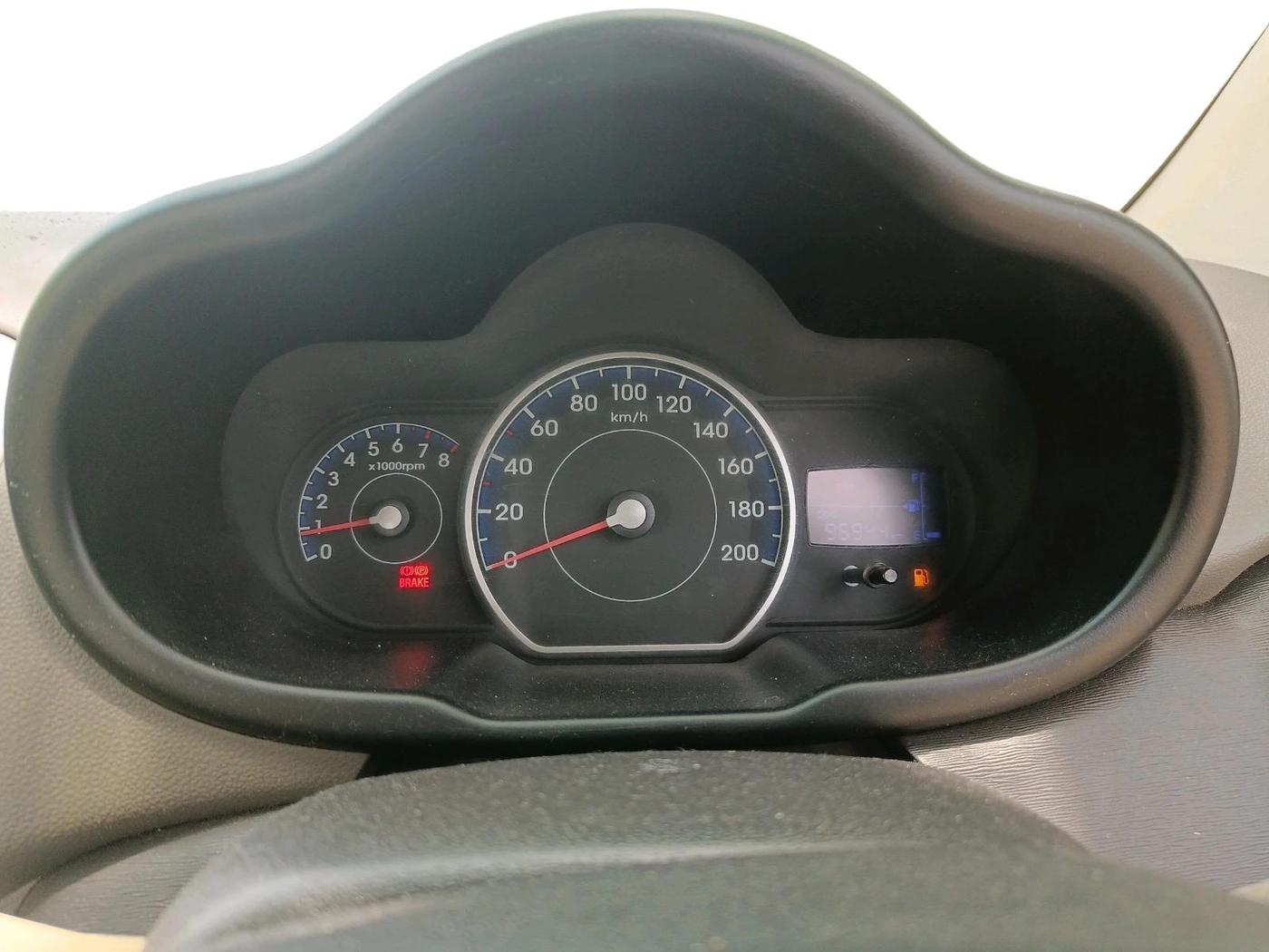 2011 Hyundai i10 MAGNA 1.2, Petrol, Manual, 96,944 km, interior