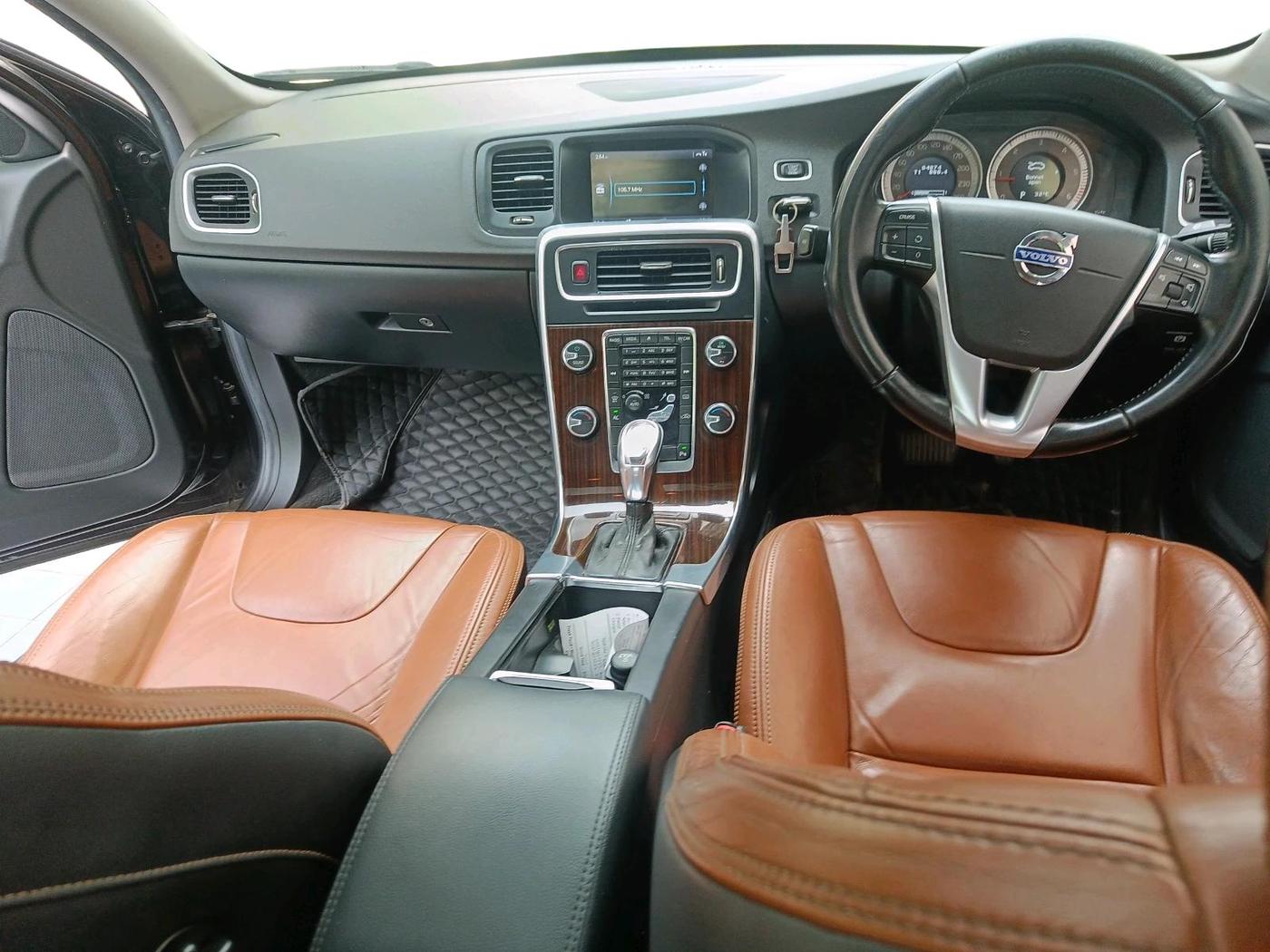 2013 Volvo S60 SUMMUM D4, Diesel, Automatic, 84,874 km, interior