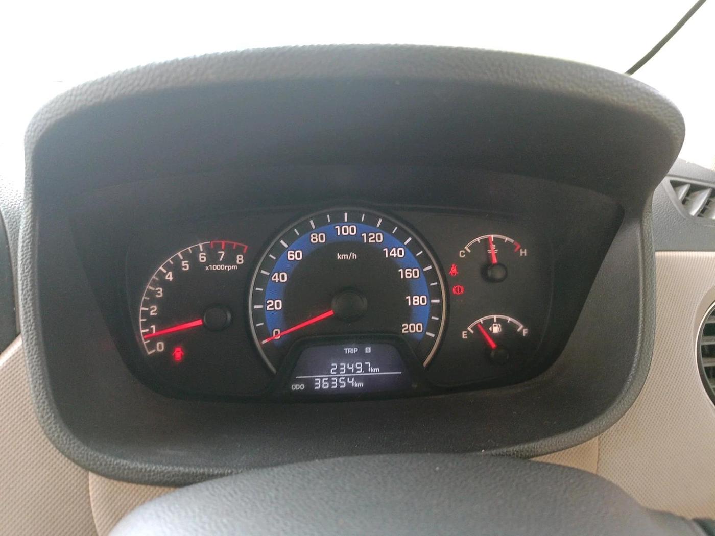 2015 Hyundai Xcent S 1.2, Petrol, Manual, 3,36,355 km, interior