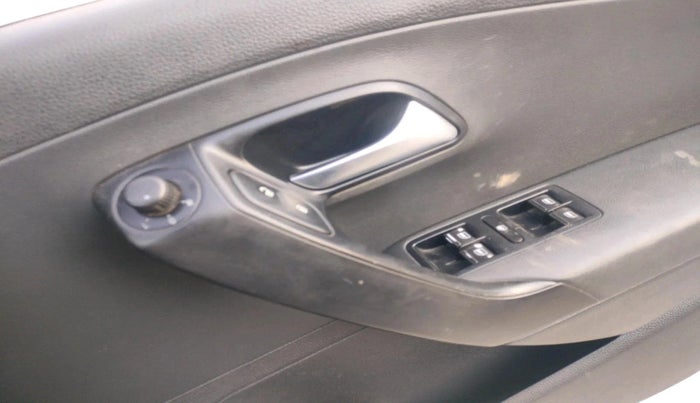 2015 Volkswagen Polo HIGHLINE1.5L, Diesel, Manual, 1,24,953 km, interior