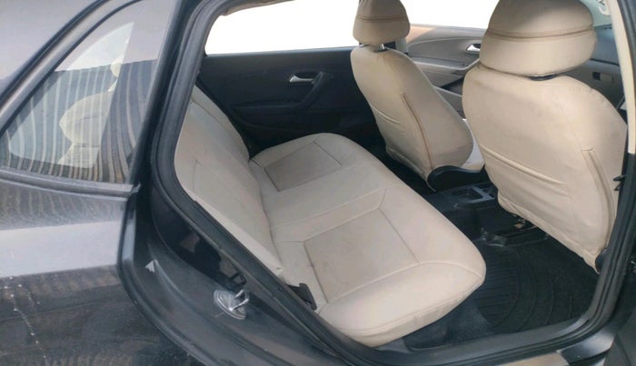 2015 Volkswagen Polo HIGHLINE1.5L, Diesel, Manual, 1,24,953 km, interior