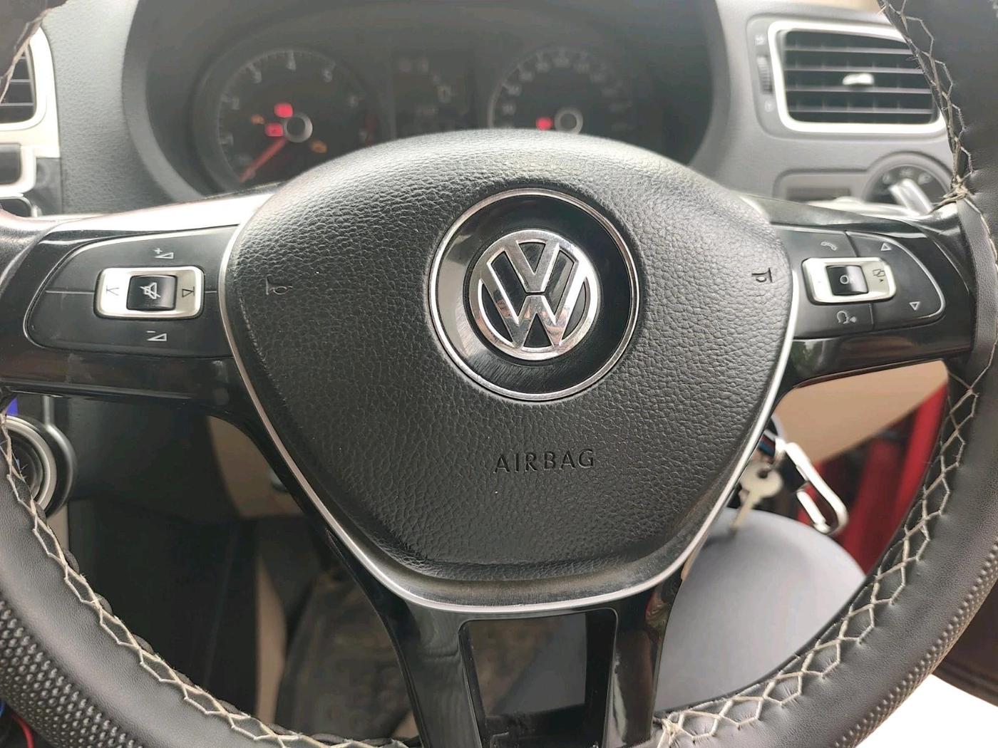 2015 Volkswagen Polo HIGHLINE1.2L, Petrol, Manual, 93,841 km, interior