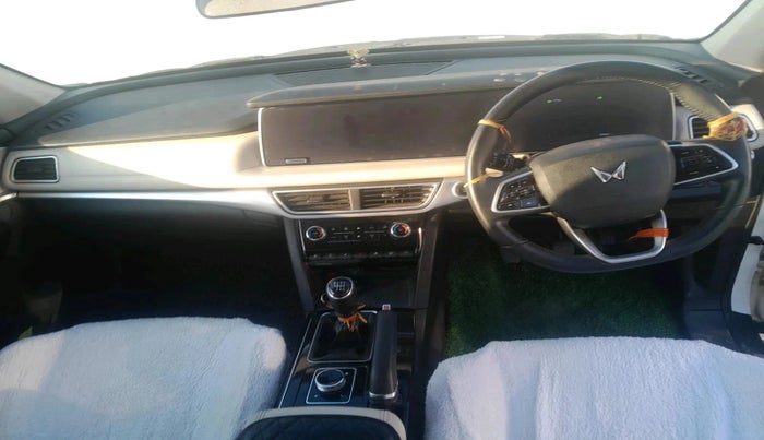 2023 Mahindra XUV700 AX 7 D MT 7 STR, Diesel, Manual, 91,907 km, interior