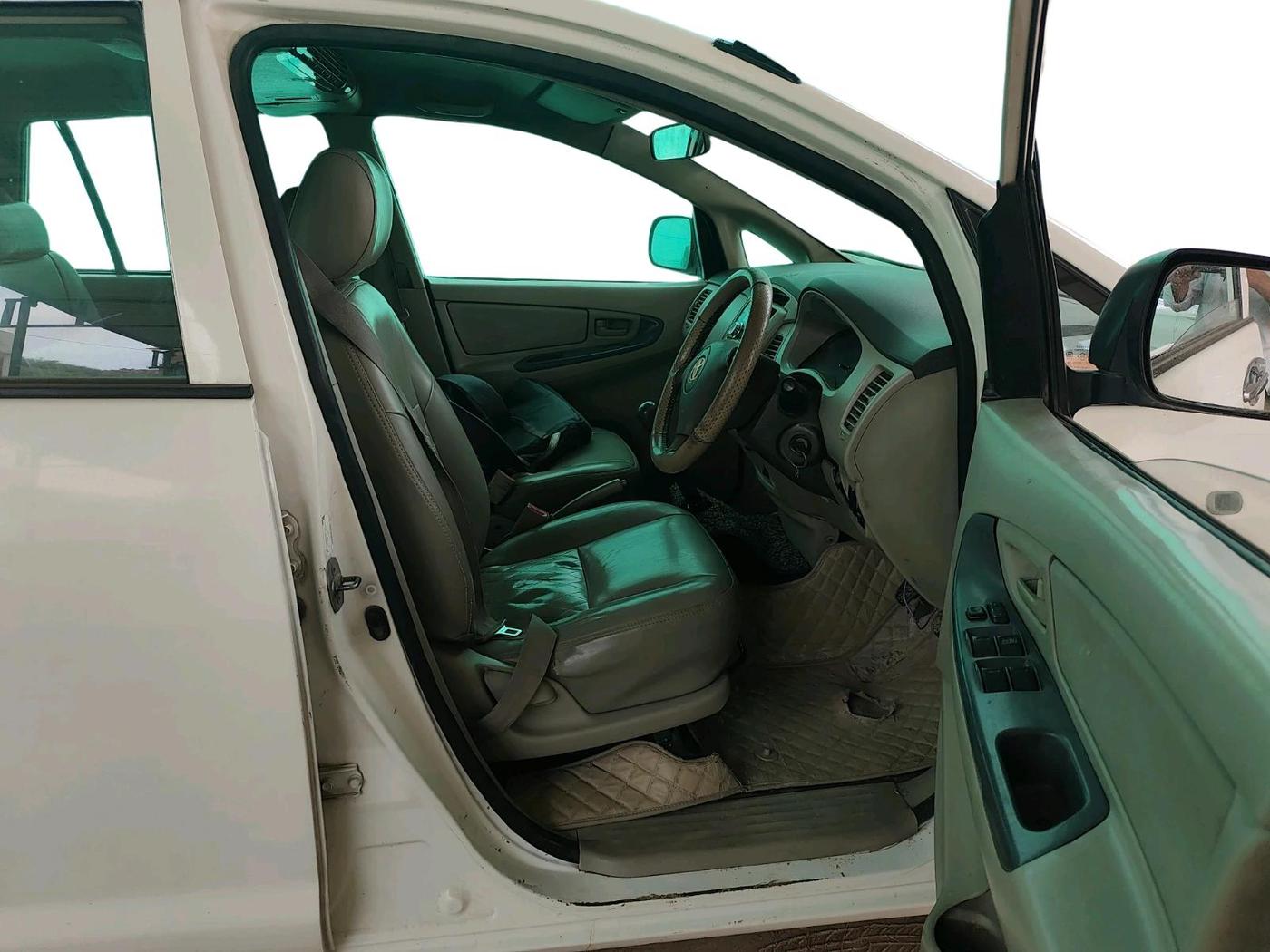 2012 Toyota Innova 2.5 G2 8STR, Diesel, Manual, 71,542 km, interior
