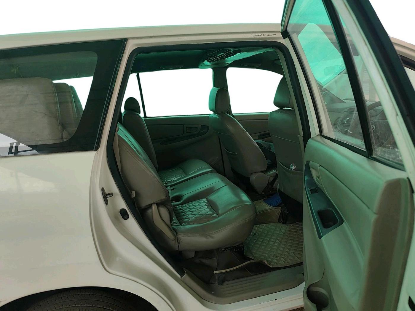2012 Toyota Innova 2.5 G2 8STR, Diesel, Manual, 71,542 km, interior
