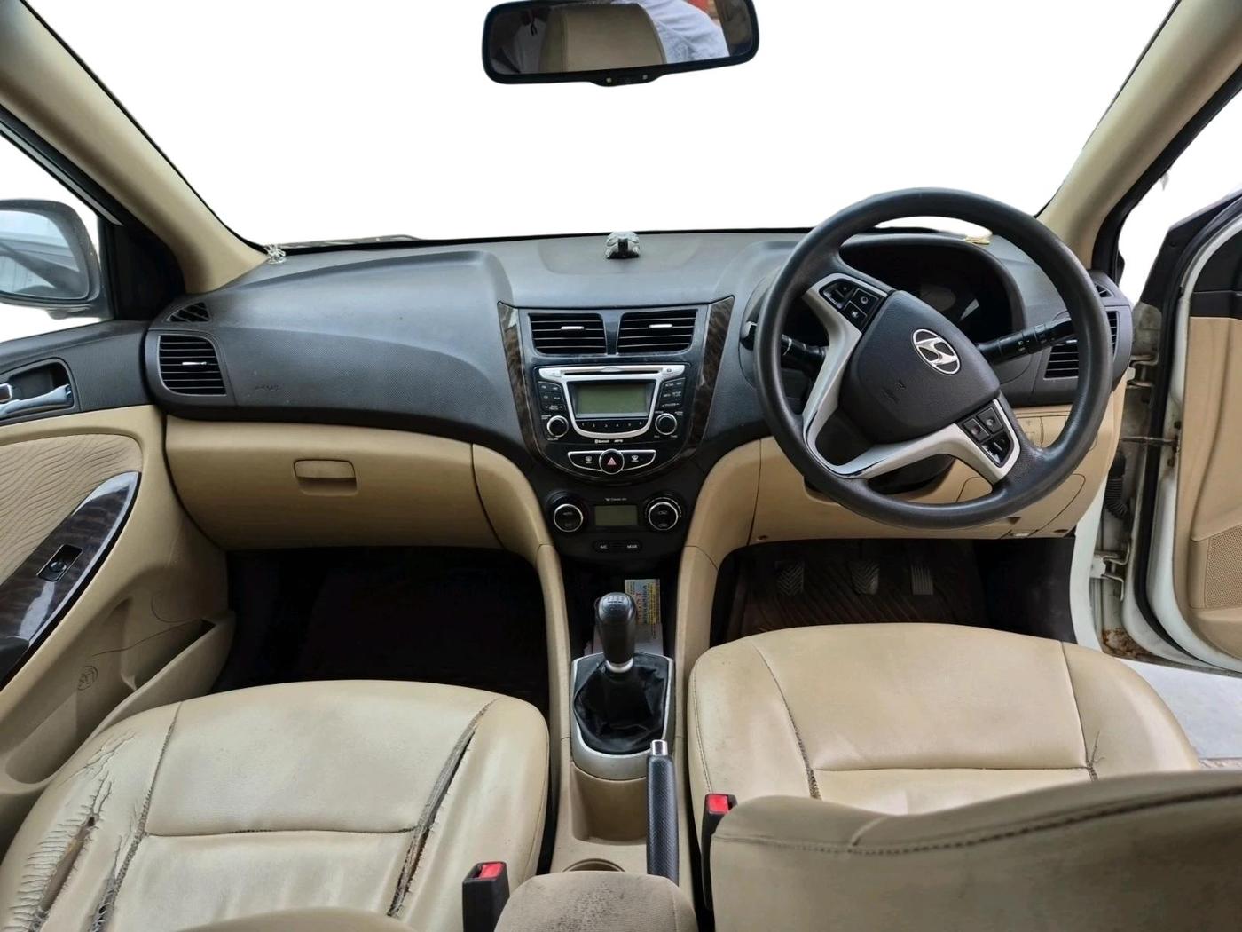 2011 Hyundai Verna FLUIDIC 1.6 CRDI SX, Diesel, Manual, 1,44,957 km, interior