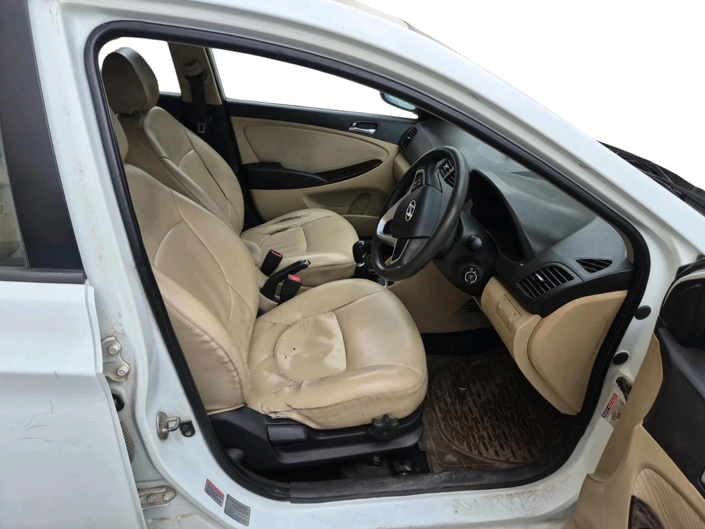 2011 Hyundai Verna FLUIDIC 1.6 CRDI SX, Diesel, Manual, 1,44,957 km, interior