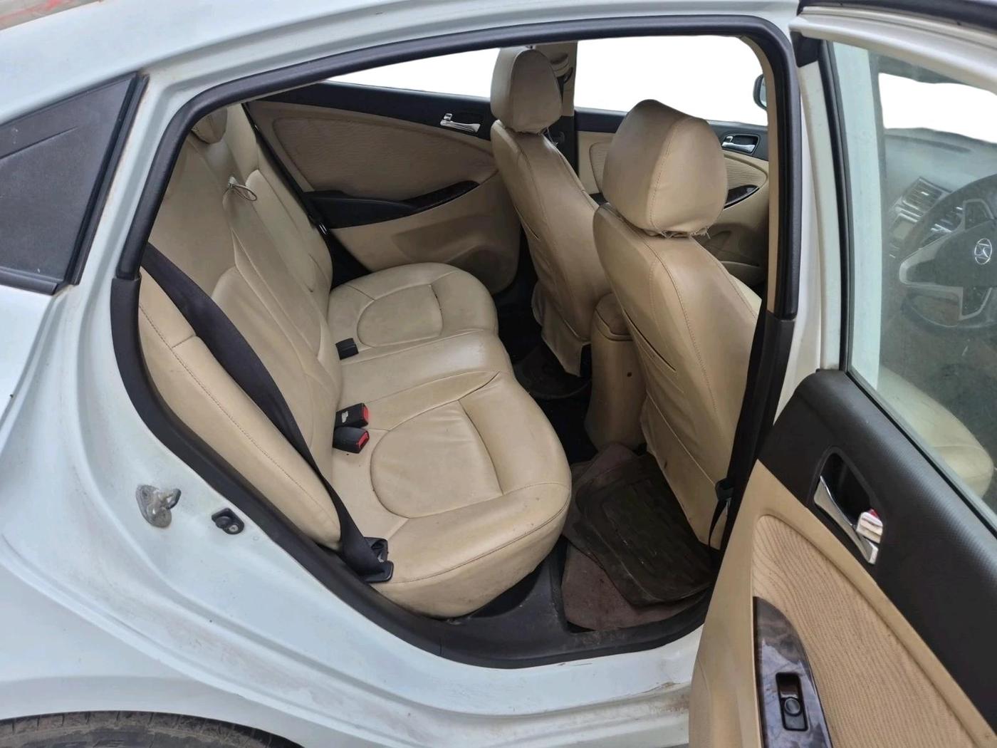 2011 Hyundai Verna FLUIDIC 1.6 CRDI SX, Diesel, Manual, 1,44,957 km, interior