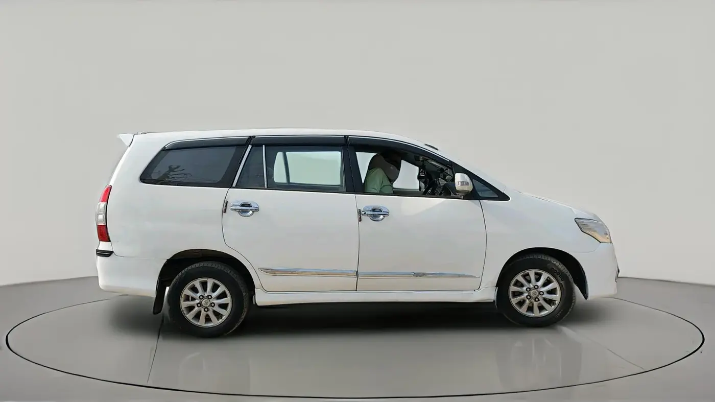 2014 Toyota Innova 2.5 VX 7 STR, Diesel, Manual, 4,26,788 km, exterior