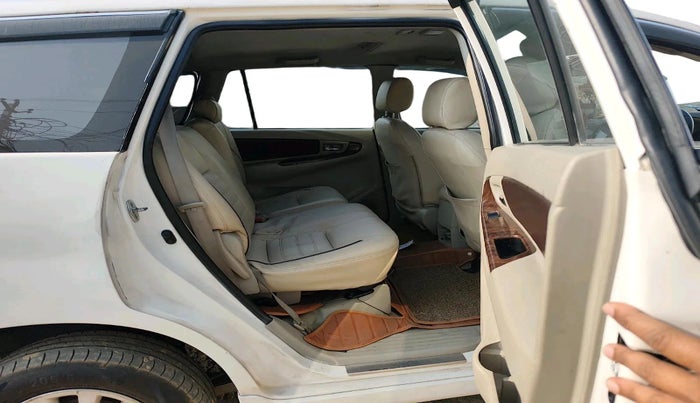 2014 Toyota Innova 2.5 VX 7 STR, Diesel, Manual, 4,26,788 km, interior