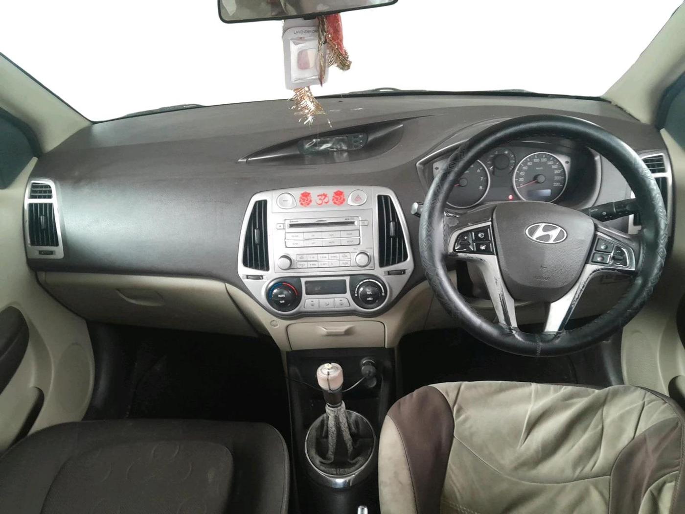 2011 Hyundai i20 SPORTZ 1.2, Petrol, Manual, 1,52,556 km, interior