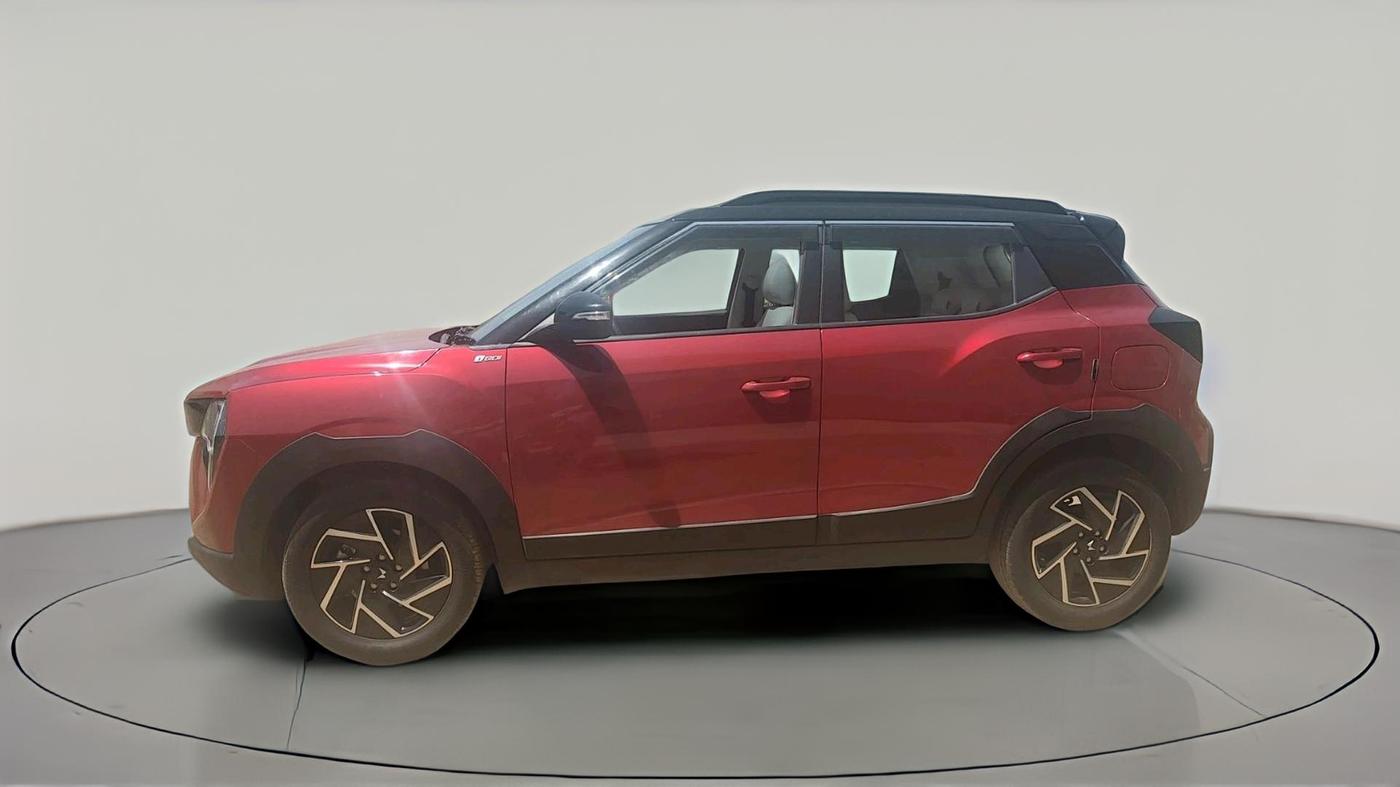 2024 Mahindra XUV 3XO AX7 1.2 TGDi, Petrol, Manual, 8,987 km, exterior
