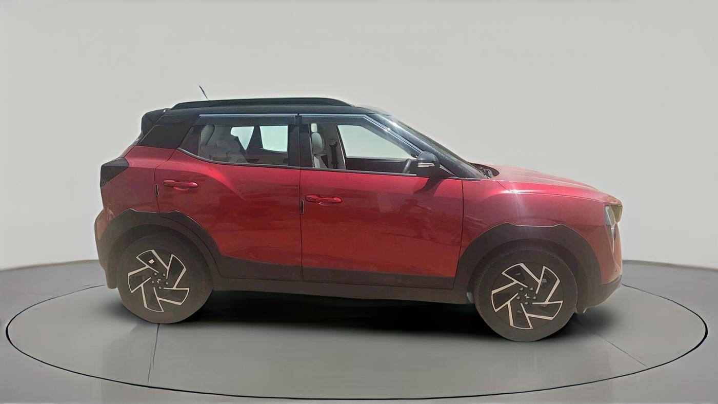 2024 Mahindra XUV 3XO AX7 1.2 TGDi, Petrol, Manual, 8,987 km, exterior