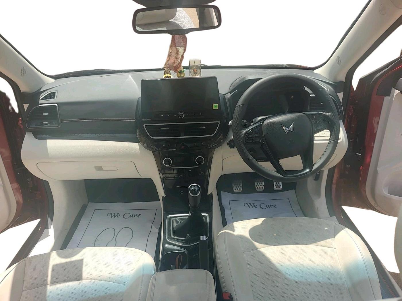2024 Mahindra XUV 3XO AX7 1.2 TGDi, Petrol, Manual, 8,987 km, interior