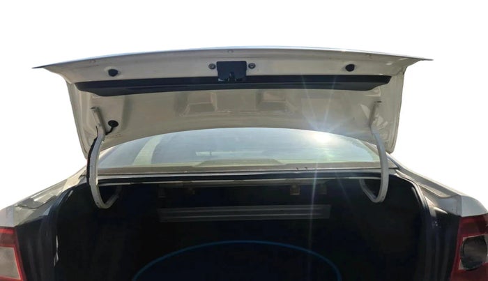 2013 Skoda Rapid AMBITION 1.6 MPI MT, Petrol, Manual, 95,763 km, exterior