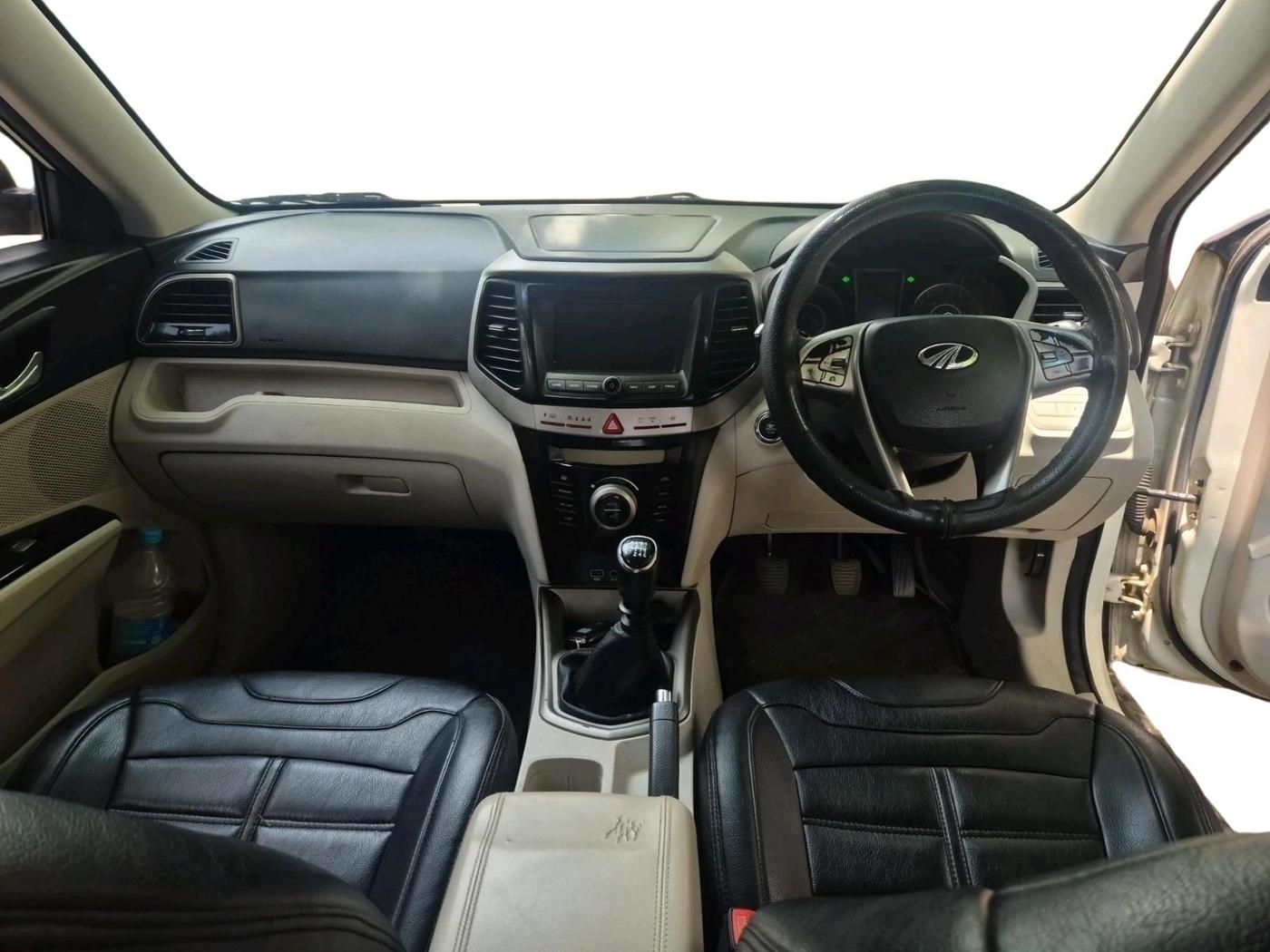 2019 Mahindra XUV300 W8 (O) 1.5 DIESEL, Diesel, Manual, 1,50,826 km, interior