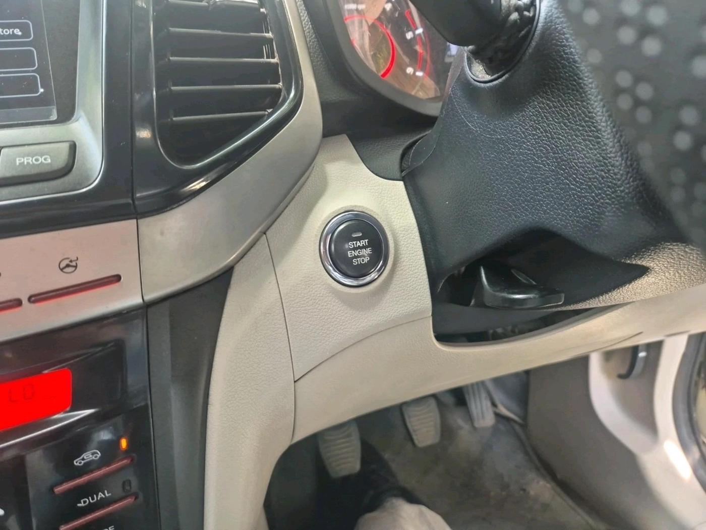 2019 Mahindra XUV300 W8 (O) 1.5 DIESEL, Diesel, Manual, 1,50,826 km, interior