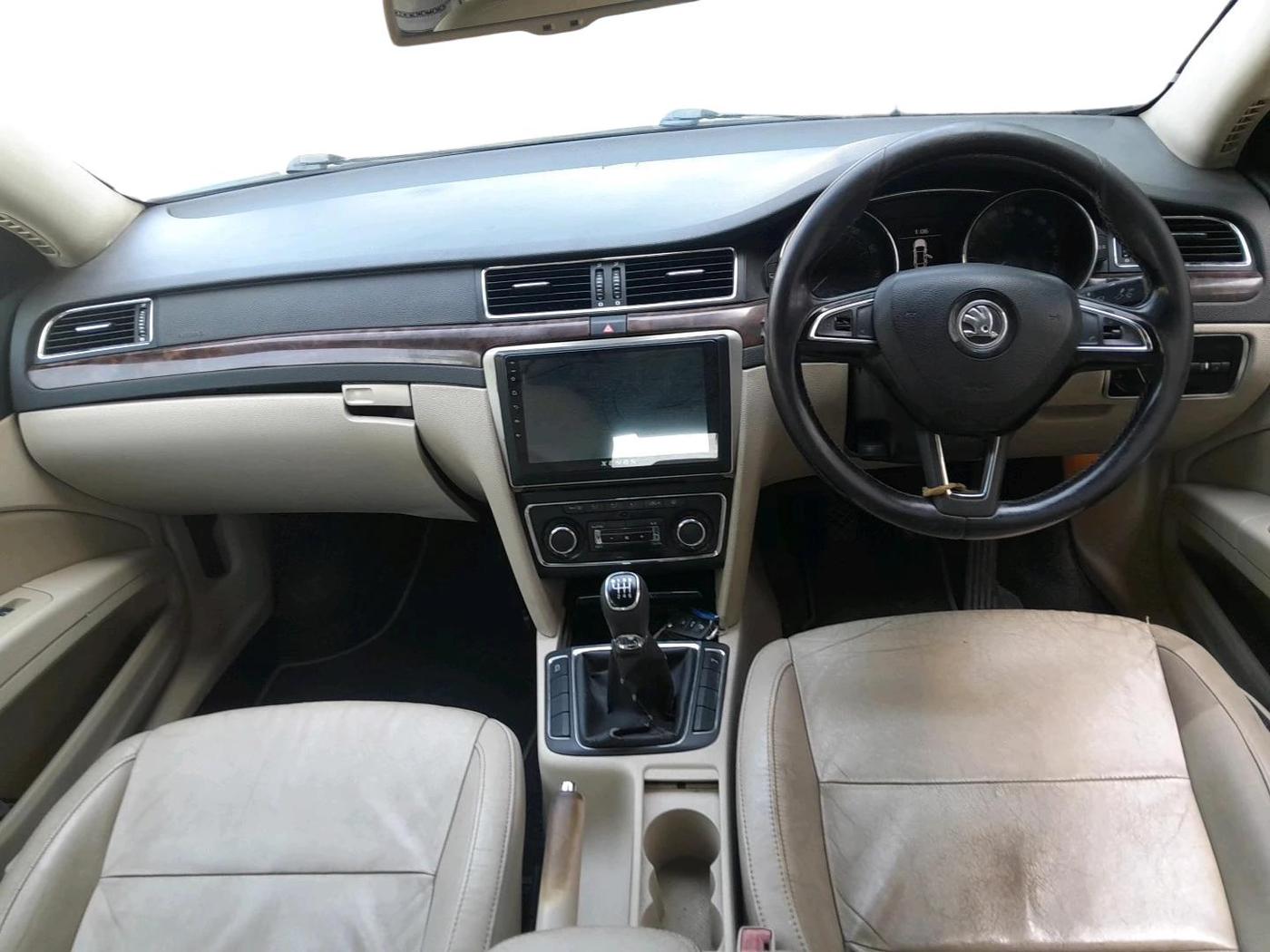 2014 Skoda Superb ELEGANCE 1.8 TSI MT, Petrol, Manual, 75,841 km, interior