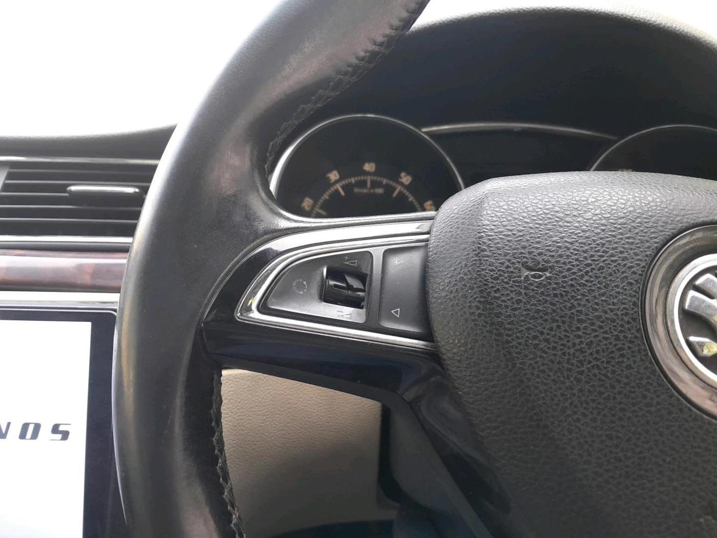2014 Skoda Superb ELEGANCE 1.8 TSI MT, Petrol, Manual, 75,841 km, interior
