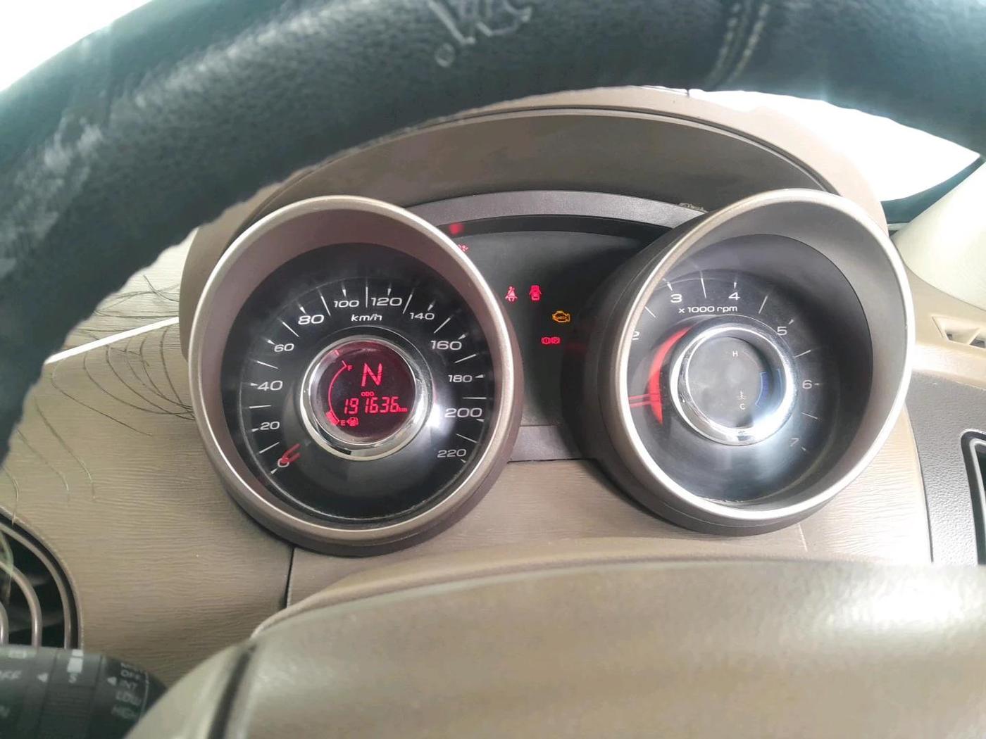2012 Mahindra XUV500 W8, Diesel, Manual, 1,91,636 km, interior