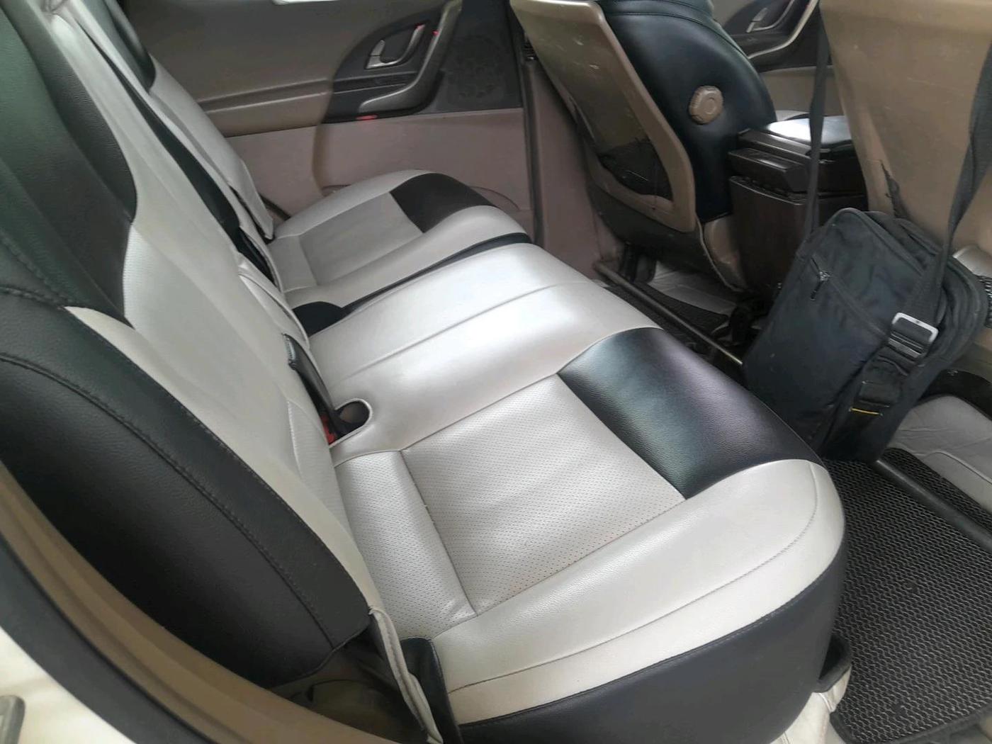 2012 Mahindra XUV500 W8, Diesel, Manual, 1,91,636 km, interior